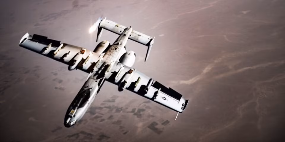 Theo thông tin mới nhất mà Business Insider vừa mới đăng tải, Không quân Mỹ đang có kế hoạch tái biên chế thêm hơn 100 chiếc cường kích cơ A-10 trong tương lai gần. Nguồn ảnh: BI.