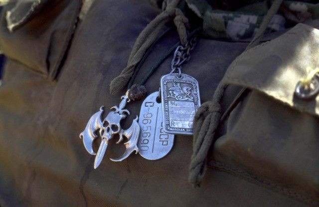 Tàn dư của thời Liên Xô vẫn còn xuất hiện trong cuộc chiến này với ký hiệu CCCP xuất hiện ở khắp mọi nơi. Nguồn ảnh: ER.