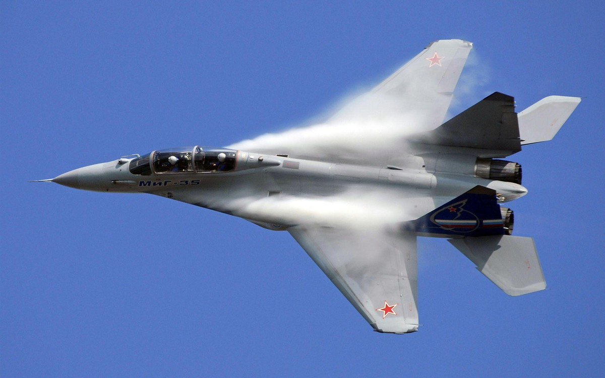 Khả năng mang vác của MiG-35 cũng được nâng cấp đáng kể so với MiG-29, nhưng chi phí vận hành lại được giảm đi rất nhiều. Cụ thể, các kỹ sư Nga khẳng định chi phí cho mỗi giờ bay của MiG-35 thấp hơn 2,5 lần so với chi phí vận hành của MiG-29. Nguồn ảnh: Airforce.