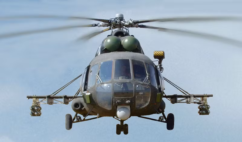 Cận cảnh trực thăng Mi-17 với hai giá phóng bao gồm tổng cộng 8 quả tên lửa chống tăng LAHAT. Khi phóng từ trên không, loại tên lửa này có thể phóng được tối đa 13.000 mét. Nguồn ảnh: Aviaton.