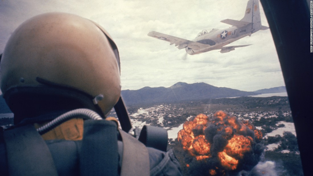 Tướng Westmoreland đệ trình lên Nhà Trắng kế hoạch chiến lược ba giai đoạn, bao gồm các nội dung một là Tảo thanh, hai là đảm bảo an ninh và ba là kế hoạch nổi tiếng - Tìm và Diệt. Nguồn ảnh: CNN.