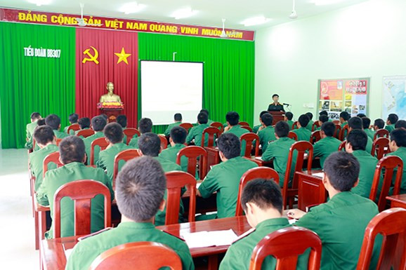 Công tác giáo dục truyền thống, chính trị được coi trọng, giúp chiến sĩ mới hiểu rõ về truyền thống hào hùng của đơn vị, cũng như yên tâm phục vụ trong Quân đội.