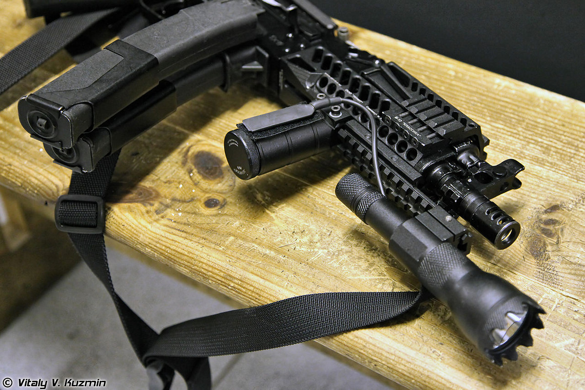 Những phụ kiện này giúp tăng tối đa hiệu quả tác chiến của người sử dụng, nhất là trong khi tác chiến ở cự ly gần. Nguồn ảnh: Vitaly.