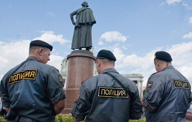 Lực lượng cảnh sát này sẽ bao gồm những nhân viên có khả năng ngoại ngữ tốt, sẵn sàng giúp đỡ khách du lịch tham gia ngày hội bóng đá lớn nhất trong năm sẽ diễn ra tại Nga vào tháng 6 tới.