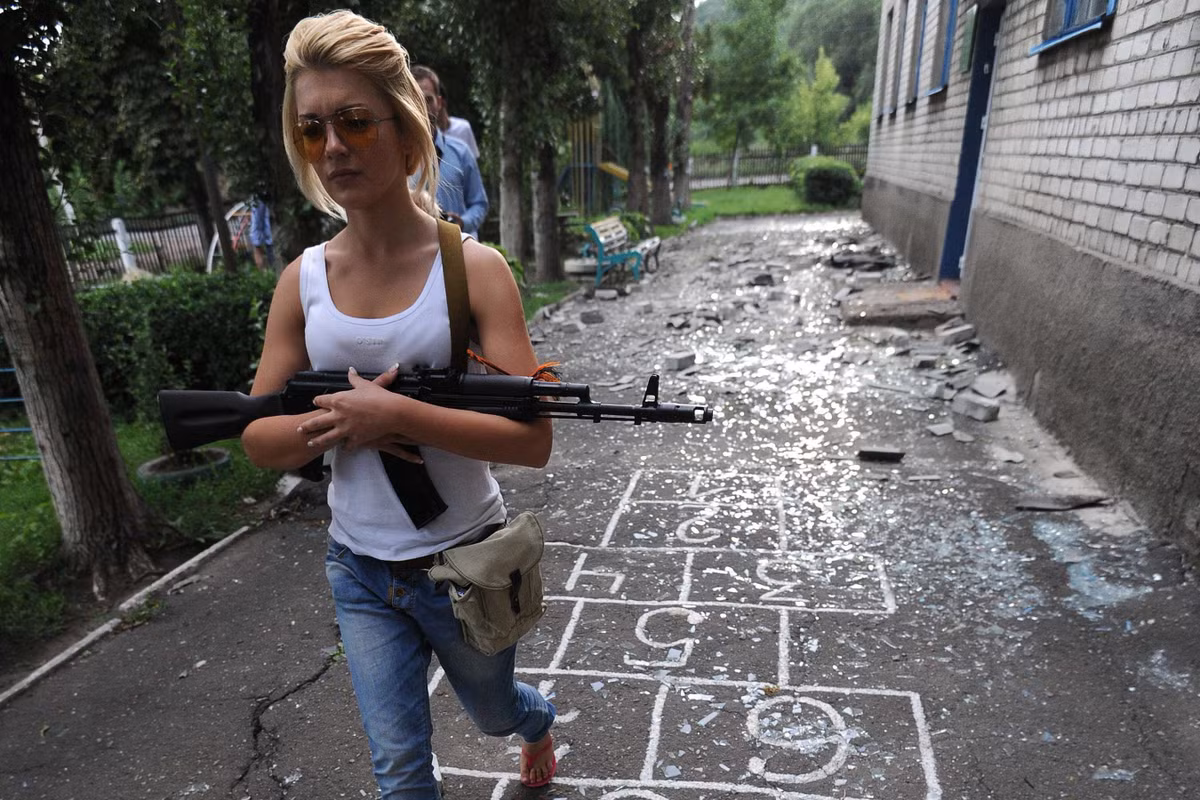 Với các loại súng trường và súng tiểu liên, nòng súng phải ngắn hơn 500 mm và súng chỉ được sử dụng với hộp tiếp đạn có dự trữ tối đa 10 viên. Các loại súng tự động cũng không được phép có chế độ bắn liên thanh mà chỉ được có chế độ bắn burst (ba hoặc hai viên mỗi lần bóp cò). Nòng giảm thanh bị cấm hoàn toàn. Nguồn ảnh: Pinterst.