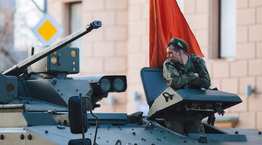 Được biết trong đoàn phương tiện quân sự tham gia duyệt binh 9/5, xe chiến đấu bộ binh Bumerang sẽ là đội hình cuối cùng tiến vào Quảng trường Đỏ. Nguồn ảnh: Gazeta.