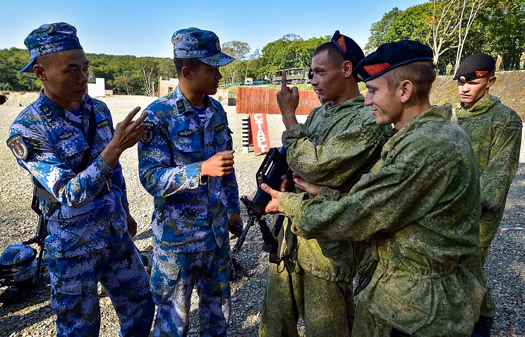 Với việc căng thẳng liên quan tới Triều Tiên và ở một số quốc gia trong khu vực leo thang, Trung Quốc và Nga càng thể hiện rõ sự hợp tác về cả chính trị lẫn quân sự để giải quyết, đối phó với những bất ổn trong khu vực. Nguồn ảnh: TASS.