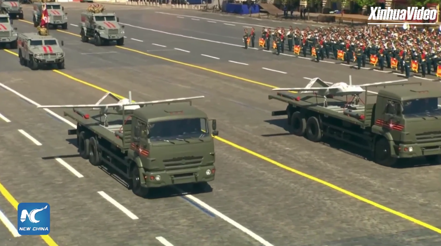 Và máy bay không người lái Korsar mới nhất do Nga tự nghiên cứu, phát triển và chế tạo cũng lần đầu tiên xuất hiện trên Quảng Trường Đỏ.