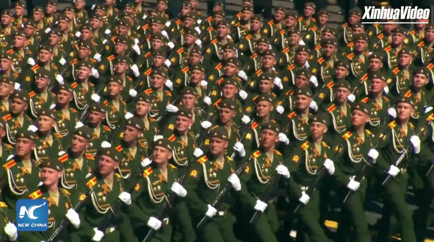 Học viên của trường đào tạo sĩ quan chỉ huy cao cấp Nga - nơi hàng năm đào tạo ra khoảng 700 sĩ quan cao cấp cho Quân đội Nga là lực lượng bộ binh cuối cùng tiến qua Quảng Trường Đỏ.