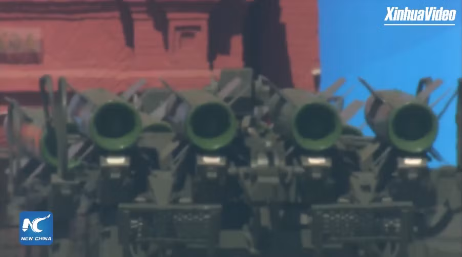 Theo ngay sau đó là lực lượng phòng không Buk-M2 của Lữ đoàn Tăng Độc lập số 6.