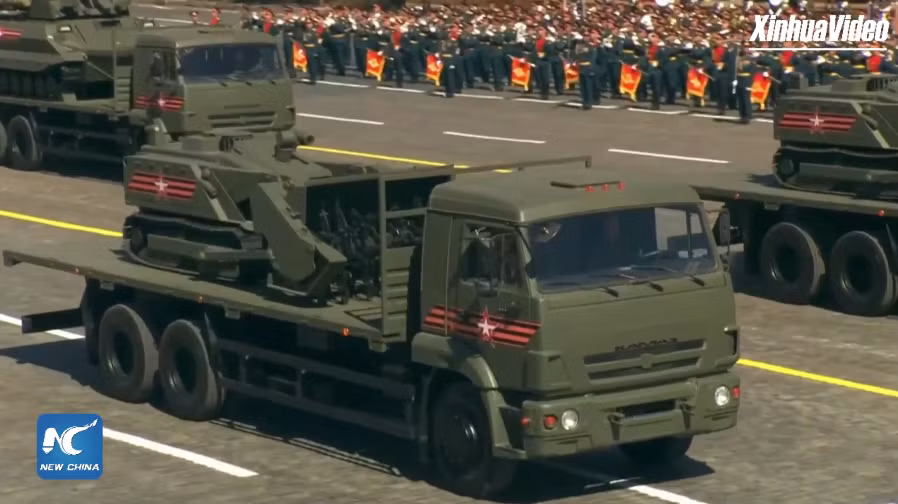 Lần đầu tiên trong lịch sử, các phương tiện chiến đấu không người lái dành cho Công binh Nga Uran-6 xuất hiện tại cuộc duyệt binh trên Quảng Trường Đỏ.