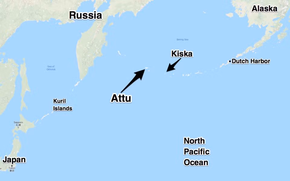 Vị trí của hai đảo Attu và Kiska - hai hòn đảo lớn nhất của Alaska trên Thái Bình Dương. Phía Mỹ biết Nhật sẽ tấn công quần đảo này vào ngày 21/5 và gửi 1/3 hạm đội Thái Bình Dương của mình tới đây để nghênh chiến. Nguồn ảnh: BI.