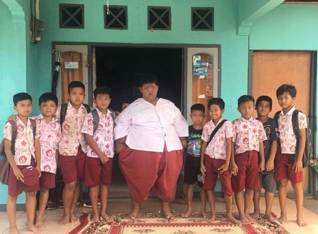 "Cân nặng của cháu đã giảm rất nhiều sau khi được phẫu thuật. Cháu không còn thèm ăn nhiều như trước nữa. Cháu cũng được khuyên là nên ăn ít đồ ngọt và nước có gas, thay vào đó là ăn thêm rau xanh và hoa quả", cậu bé 12 tuổi chia sẻ.