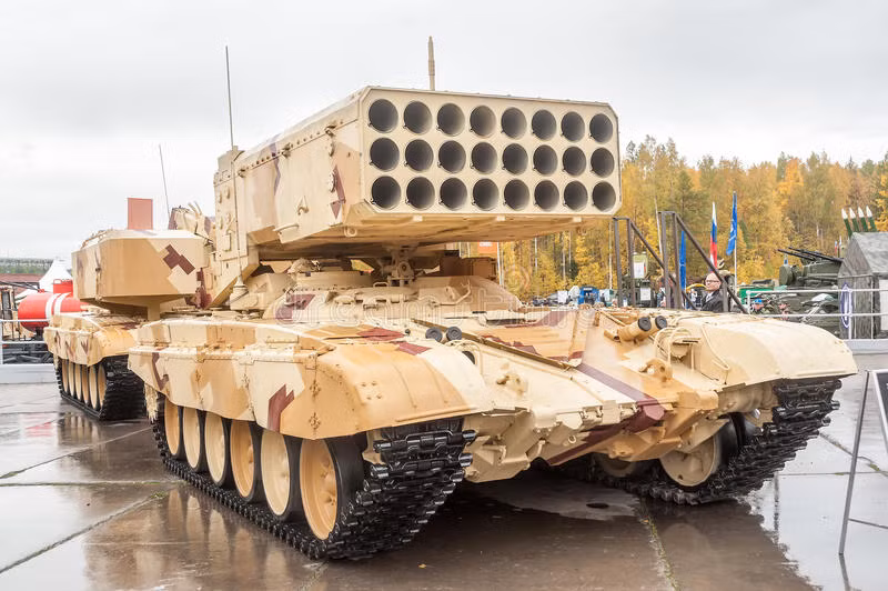 Các hệ thống TOS-1 của Nga đã chứng tỏ khả năng tham chiến của mình ở cuộc chiến tranh Liên Xô và Afghanistan. Nó được nhận định là tạo ưu thế hỏa lực rất lớn trên chiến trường, kèm theo đó là độ chính xác và hiệu quả công phá mục tiêu rất tốt. Nguồn ảnh: Pinterest.
