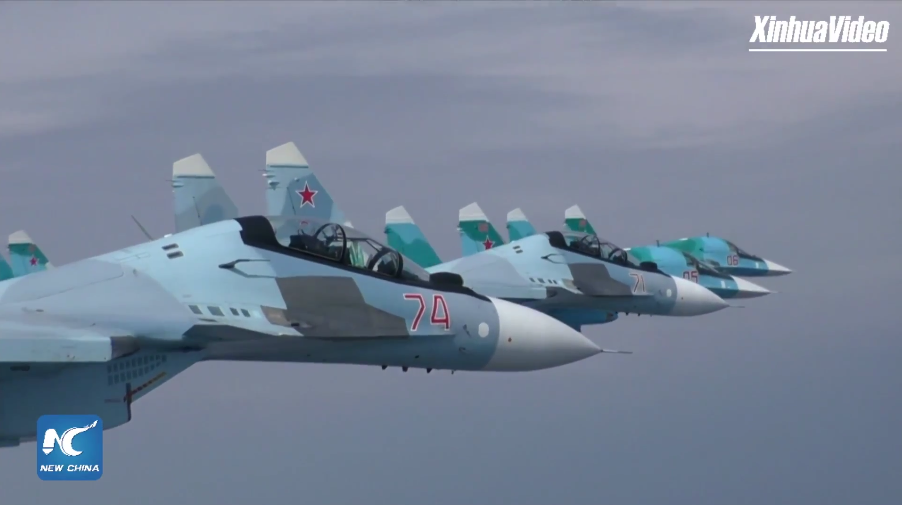 Kế đến là đội hình bốn chiến đấu cơ Su-34 và Su-30Sm - các loại máy bay vừa có màn trình diễn cực kỳ ấn tượng tại Syria thời gian vừa rồi.
