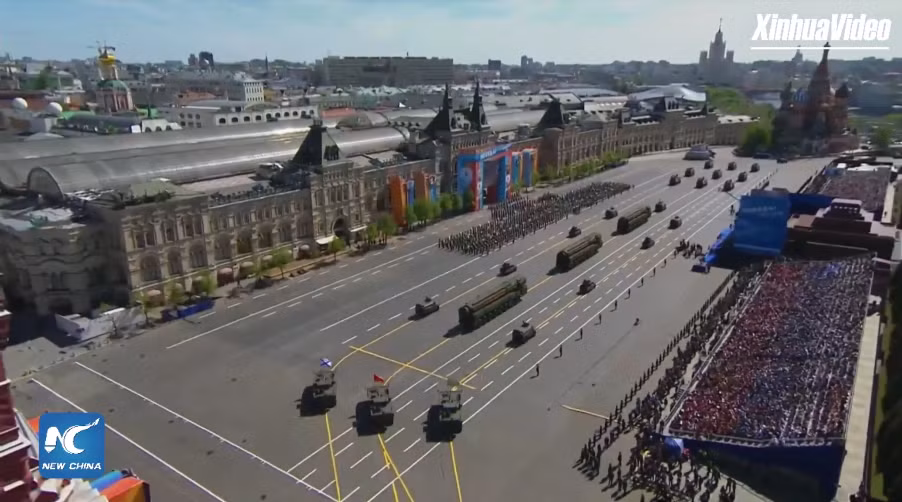 Kết thúc đoàn diễn hành thiết giáp là lực lượng tên lửa chiến lược của Nga với sự xuất hiện của tổ hợp tên lửa đạn đạo liên lục địa RS-24 Yars và các xe thiết giáp lội nước Bumerang.