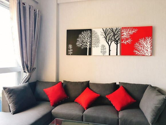 Không chỉ là gương mặt gây được ấn tượng khi lọt Top 6 tại cuộc thi Vietnam Idol 2007, Hải Yến còn được khán giả và giới truyền thông chú ý và yêu mến khi tiếp tục "thừa thắng xông lên" với vị trí Top 5 Sao Mai Điểm Hẹn 2008. Bằng chất giọng mạnh mẽ và đầy nội lực, cô một thời "nổi như cồn" khi chinh phục được đông đảo khán giả. 