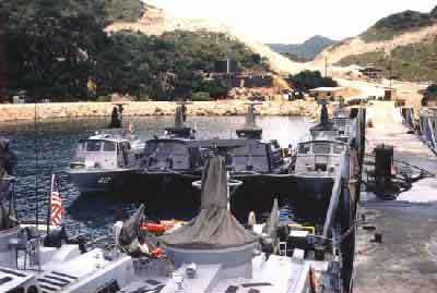 Với ưu thế tốc độ cao, khả năng hiệp đồng tác chiến tốt, hỏa lực vừa đủ, các tàu tuần tra cao tốc của Mỹ có thể áp sát bất cứ tàu nào mà chúng nghi vấn. Nguồn ảnh: Tube.