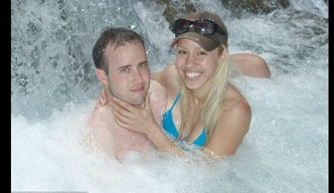 Hình ảnh cặp đôi khi còn mặn nồng.