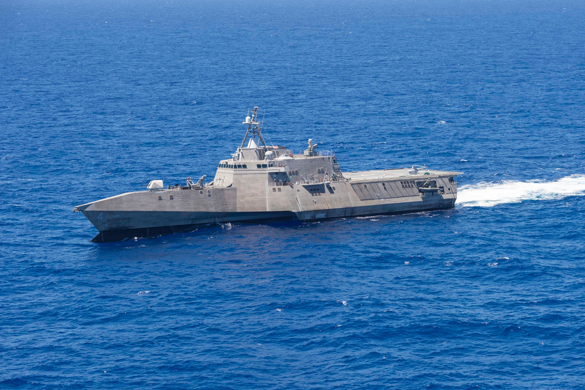 Theo thông tin được đăng tải trên trang Defence-blog, Hải quân Mỹ vừa chấm cho USS Coronado cùng toàn bộ thủy thủ đoàn của nó điểm "E" cho các hoạt động tuần tra và giám sát vùng biển ven bờ của nước Mỹ trong năm 2017 vừa rồi. Nguồn ảnh: Defence.