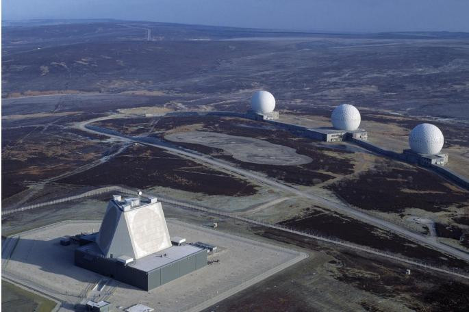 Loại radar này có tầm hoạt động gần như bao phủ cả châu Âu và một phần biển Đại Tây Dương với tầm phủ 360 độ và bán kính rộng tới 5600 km. Nguồn ảnh: TGH.