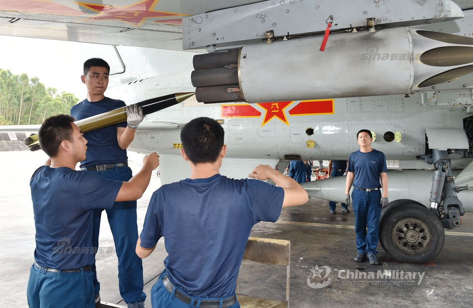 Giống với phần lớn các phiên bản J-11B, tiêm kích J-11BH cũng có tốc độ tối đa khoảng Mach 2.3, tương đương với khoảng 2500 km/h ở độ cao lớn. Tầm hoạt động của J-11BH vào khoảng 3500 km và có bán kính chiến đấu 1500 km. Nguồn ảnh: Chinamilitary.