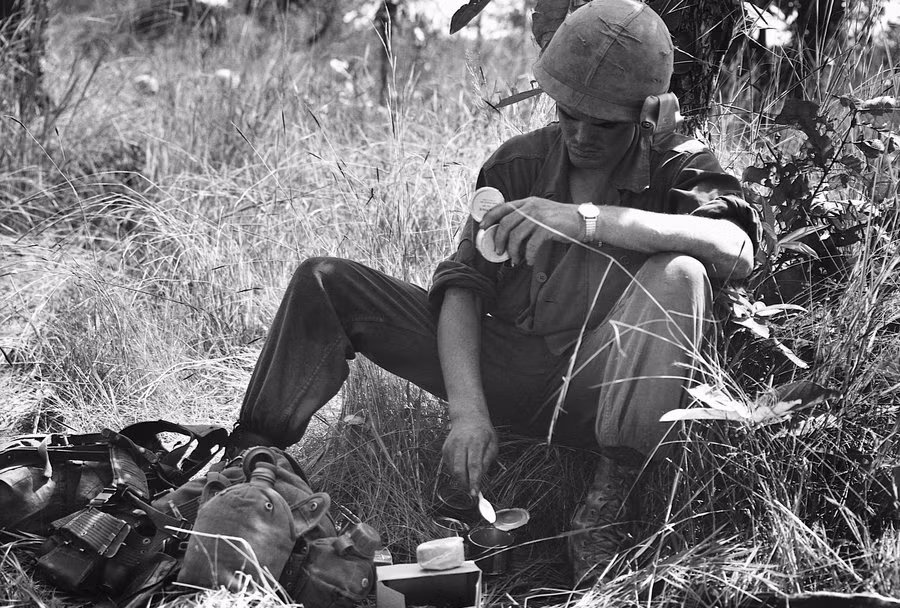 Các tài liệu liên quan tới lực lượng MACV-SOG - vốn là nhân tố đóng vai trò chủ chốt trong cuộc hành quân này phần lớn lại đã bị "thất lạc" một cách kỳ lạ. Nguồn ảnh: Pinterest.