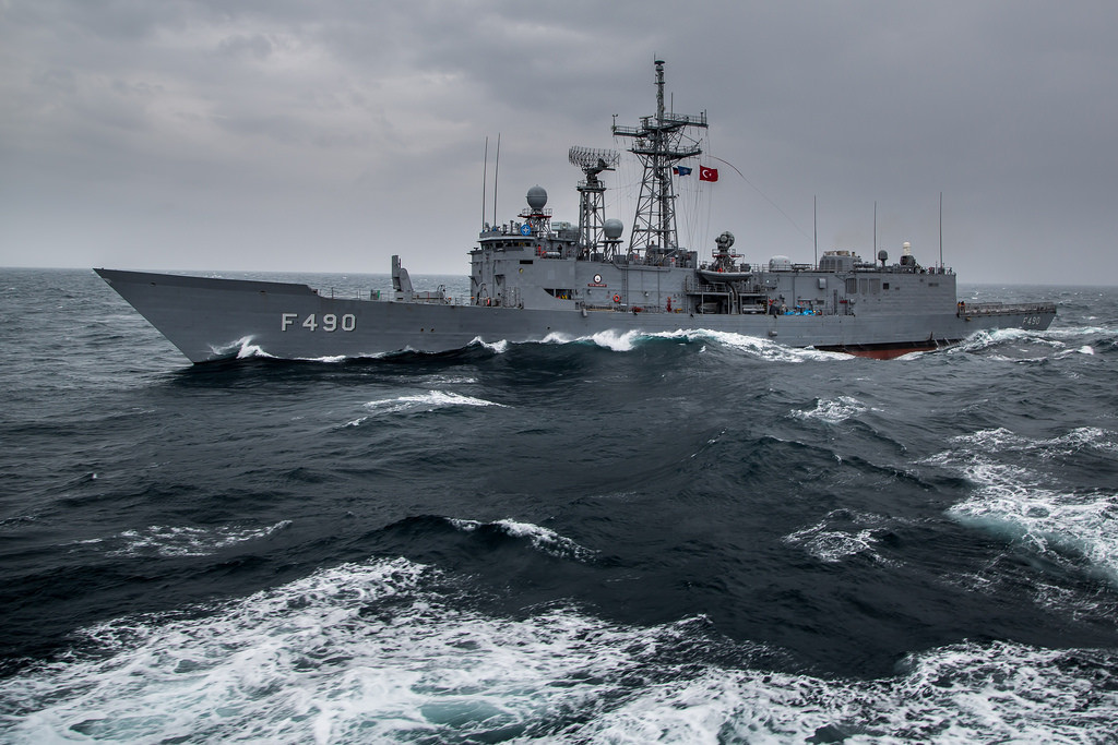 Đây là một trong số 8 khinh hạm lớp G được Hải quân Thổ Nhĩ Kỳ tự nghiên cứu và phát triển. Loại khinh hạm này có độ giãn nước 4100 tấn, được trang bị vũ khí bao gồm 1 pháo cao tốc Phalanx, 1 pháo 76mm cùng dàn tên lửa cực khủng. Nguồn ảnh: Navy.