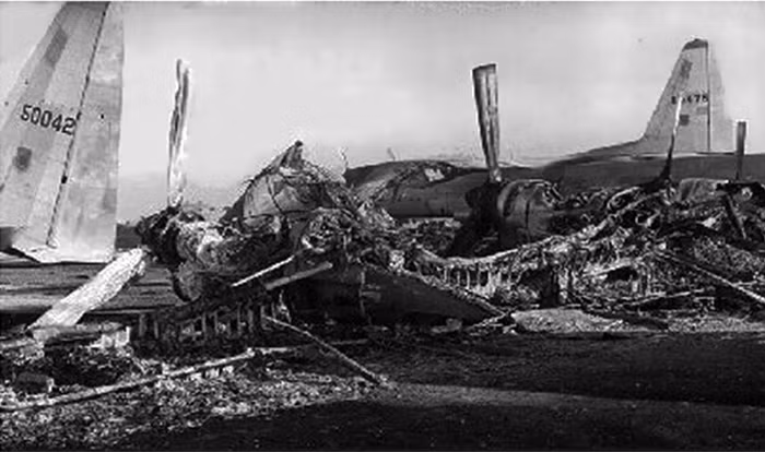 Ngoài ra, phía ta còn phá hủy hoàn toàn ba máy bay tiêm kích - bom loại F-102 và gây hư hại nặng ba máy bay F-102 khác. Đây là loại máy bay tiêm kích - bom hiện đại nhất thời bấy giờ của Mỹ cũng như của thế giới. Nguồn ảnh: Flickr.