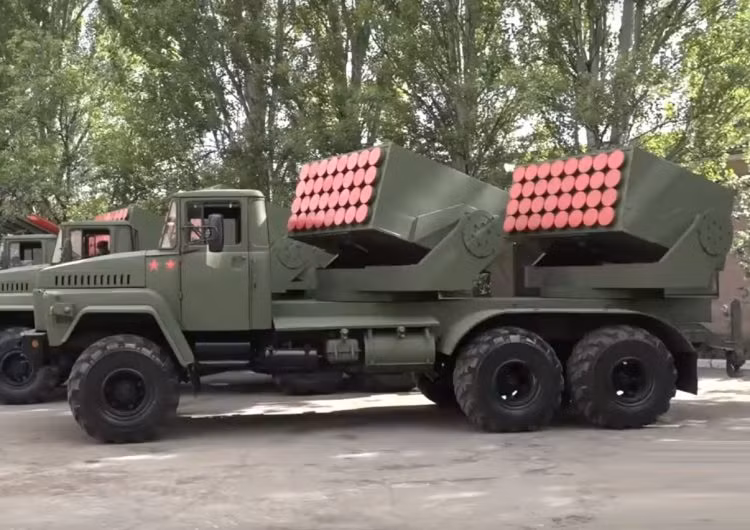 Theo đó tổ hợp pháo phản lực mới của lực lượng ly khai miền Đông Ukraine có tên gọi là Cheburashka, với thiết kế cực kỳ độc đáo. Ảnh: Defence. Nguồn ảnh: Defence.