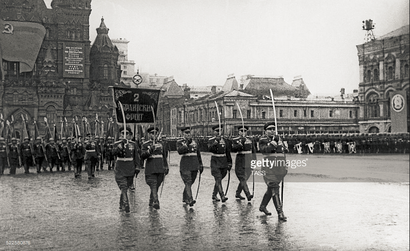 Kể từ đó tới nay, mỗi năm vào đúng ngày lịch sử này, Quân đội Nga lại tổ chức phô trương sức mạnh quân sự trên Quảng Trường Đỏ với sự có mặt của nhiều loại khí tài mới và cực "khủng", thu hút được nhiều sự chú ý của cả thế giới. Nguồn ảnh: Gettyimg.