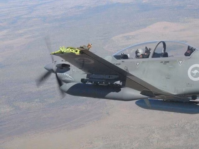 Với các loại máy bay cánh quạt hoặc máy bay trực thăng, vụ va chạm thường sẽ không dẫn tới nhiều hậu quả nghiêm trọng, phần khung thân của máy bay dù có bị hư hỏng nhẹ, vẫn có thể tiếp tục sử dụng trong tương lai sau khi được sủa chữa kỹ càng. Nguồn ảnh: Aviation.