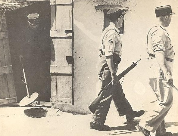 Cho tận mãi tới năm 1978, quân đội Pháp mới chính cho loại biên khẩu súng trường lên đạn thủ công này. Đây là điều mà quân đội Pháp đáng lẽ ra phải thực hiện từ trước đó 20 năm. Nguồn ảnh: Flickr.