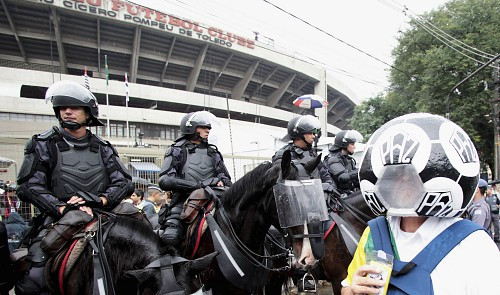 Thậm chí Brazil còn huy động cả... kỵ binh để bảo vệ kỳ World Cup 2014 mà họ làm chủ nhà. Nhất là sau trận thua 7-1 của Brazil dưới chân đội tuyển Đức, rất nhiều vụ quậy phá của các cổ động viên quá khích đã diễn ra.