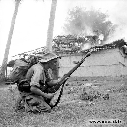 Điều này dẫn tới vấn đề rất lớn về mặt hậu cần khi lính Pháp sử dụng trang bị không đồng bộ, cỡ đạn không đồng bộ gây nhiều khó khăn cho việc vận chuyển, vận tải hậu cần ra mặt trận. Nguồn ảnh: Ecpad.