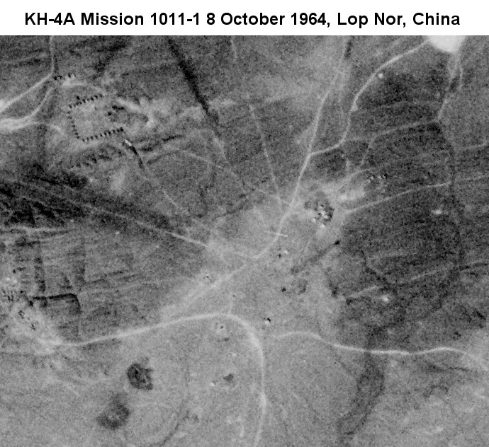 Ảnh do thám của Mỹ chụp lại bãi thử hạt nhân của Trung Quốc ở La Bố Bạc, Tân Cương.