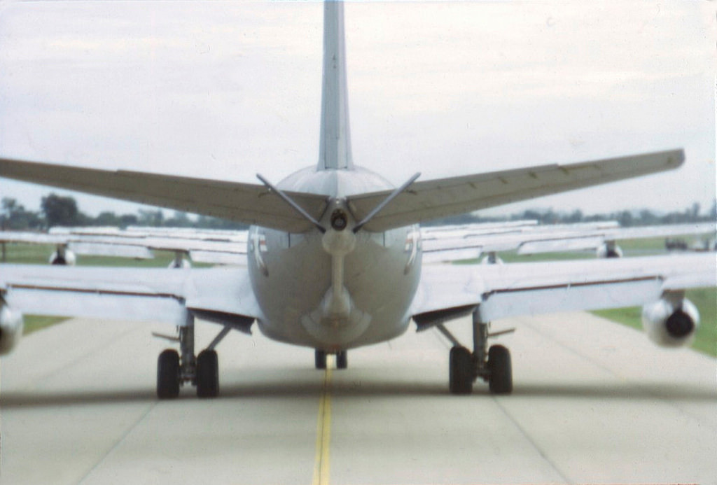 Nhiệm vụ của các thùng xăng bay này là tái nạp nhiên liệu cho chiến đấu cơ trước khi chúng vào không phận miền Bắc để đảm bảo phi cơ chiến đấu của Mỹ có đủ nhiên liệu để triệt thoái sang tận Thái Lan nếu cần. Nguồn ảnh: Flickr.