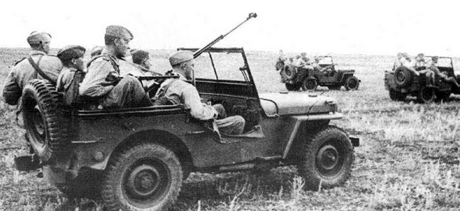 Loại xe Jeep huyền thoại của quân đội Mỹ trong Chiến tranh Thế giới thứ 2 cũng được Liên Xô sử dụng vào mục đích chỉ huy và do thám trên chiến trường, tổng cộng có khoảng 50.000 chiếc xe Jeep loại này được Mỹ chuyển cho Liên Xô trong toàn chiến tranh. Nguồn ảnh: RBTH.