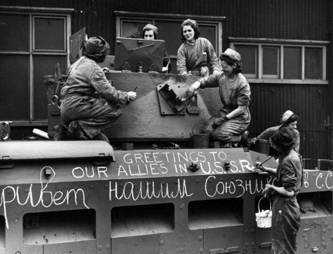 Tương tự, khoảng 20.000 xe tăng và xe thiết giáp các loại đã được Mỹ và Anh chuyển cho Liên Xô, tương đương với khoảng 16% số lượng xe tăng - thiết giáp được Mỹ và Anh sản xuất ra trong suốt Chiến tranh Thế giới thứ 2. Nguồn ảnh: RBTH.