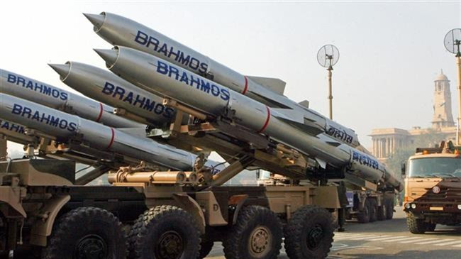 Bệ phóng mới cho BrahMos được phía Ấn Độ hợp tác với Nga nghiên cứu và sản xuất. Theo như dự kiến ban đầu, loại bệ phóng này có thể phóng lần lượt cả 4 quả tên lửa BrahMos với độ trễ rất thấp hoặc thập chí có thể phóng cả 4 quả trong một lượt phóng duy nhất. Nguồn ảnh: Aljazera