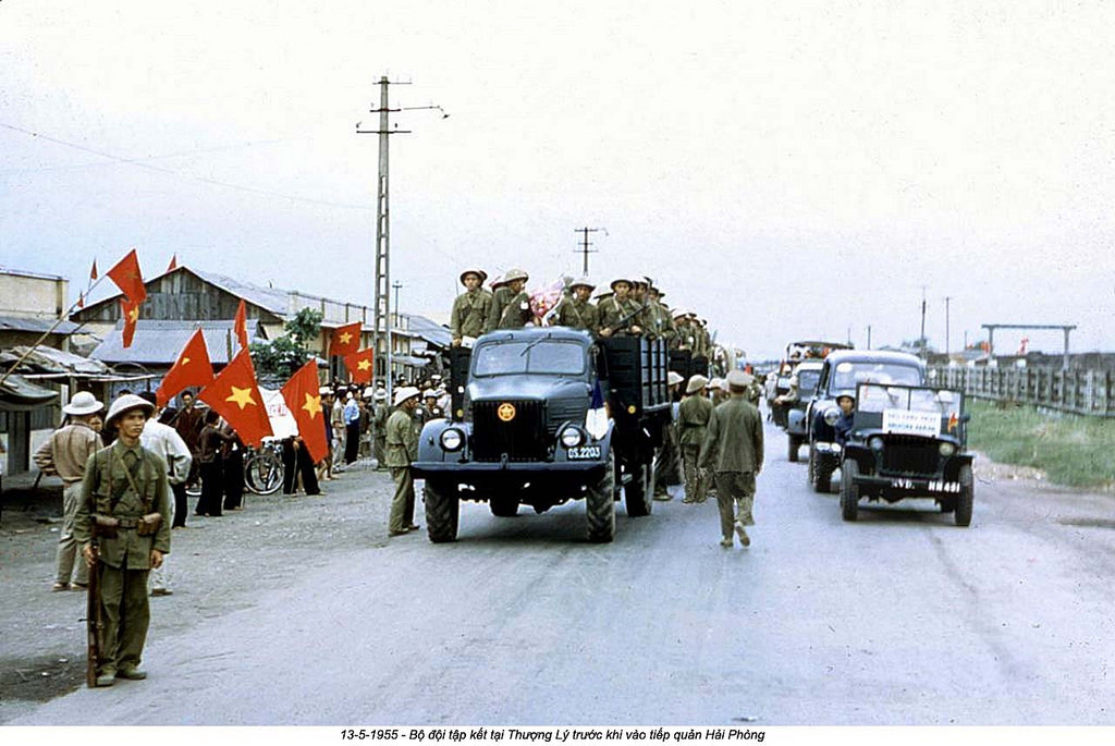 Ngày tiếp quản Hải Phòng được Việt Nam Dân chủ Cộng hòa và Pháp thống nhất từ trước đó hơn một năm sau thất bại của quân đội thực dân Pháp ở Điện Biên Phủ. Nguồn ảnh: Flickr.
