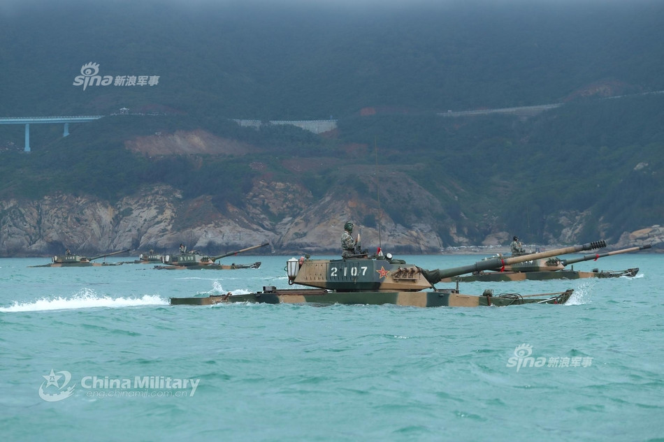 Ra đời từ năm 1963, xe tăng lội nước Type 63 của Trung Quốc được thiết kế gần như giống hệt với xe tăng hạng nhẹ lội nước loại PT-76 do Liên Xô sản xuất. Nguồn ảnh: Sina.