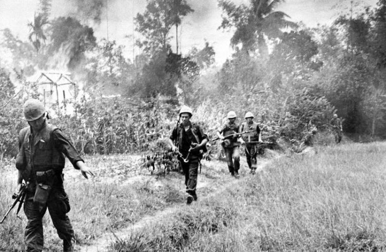 Địa diểm được Lục quân Mỹ lựa chọn để thử nghiệm cách đánh này là Quận Đức Thành, tỉnh Sa Đéc (nay thuộc địa phận tỉnh Vĩnh Long). Trong kế hoạch hành quân của mình, mục tiêu của quân đội Mỹ là không rõ ràng, có thể coi đây chỉ là một chiến dịch thử nghiệm của cả hai bên tham chiến với phần lớn trọng trách thuộc về lực lượng đặc nhiệm MACV-SOG. Nguồn ảnh: Theatlantic.