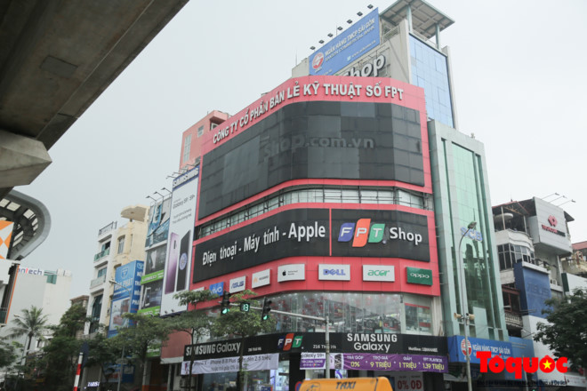 Tổ chức doanh nghiệp, cá nhân vì mục đích kinh doanh, lợi nhuận, mặc dù đã được hướng dẫn, nhắc nhở, ký cam kết, nhưng vẫn cố tình không chấp hành, thực hiện các hành vi vi phạm về hoạt động viết, đặt biển hiệu. Tên thương hiệu xuất hiện chiếm phần lớn diện tích biển hiệu. có những biển hiệu ước tính khoảng 100m 2, thậm chí gần 200m 2.