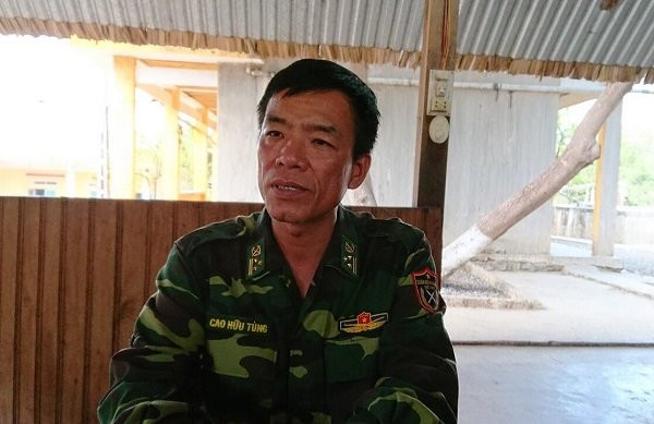 Ông Cao Hữu Tùng (Đồn trưởng ĐBP 747) cùng Chính trị viên và 2 lãnh đạo ĐBP 749 đã bị đình chỉ công tác để điều tra Ông Cao Hữu Tùng (Đồn trưởng ĐBP 747) cùng Chính trị viên và 2 lãnh đạo ĐBP 749 đã bị đình chỉ công tác để điều tra