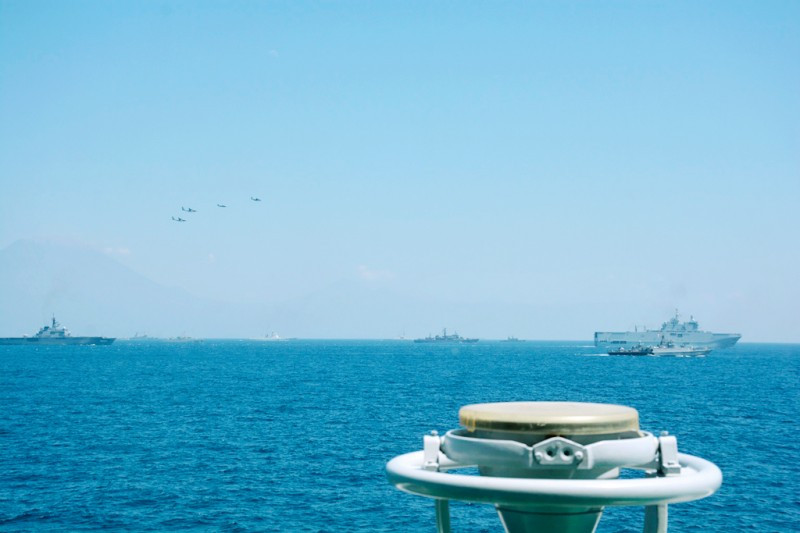 Máy bay thực hiện chụp ảnh đội hình từ trên không