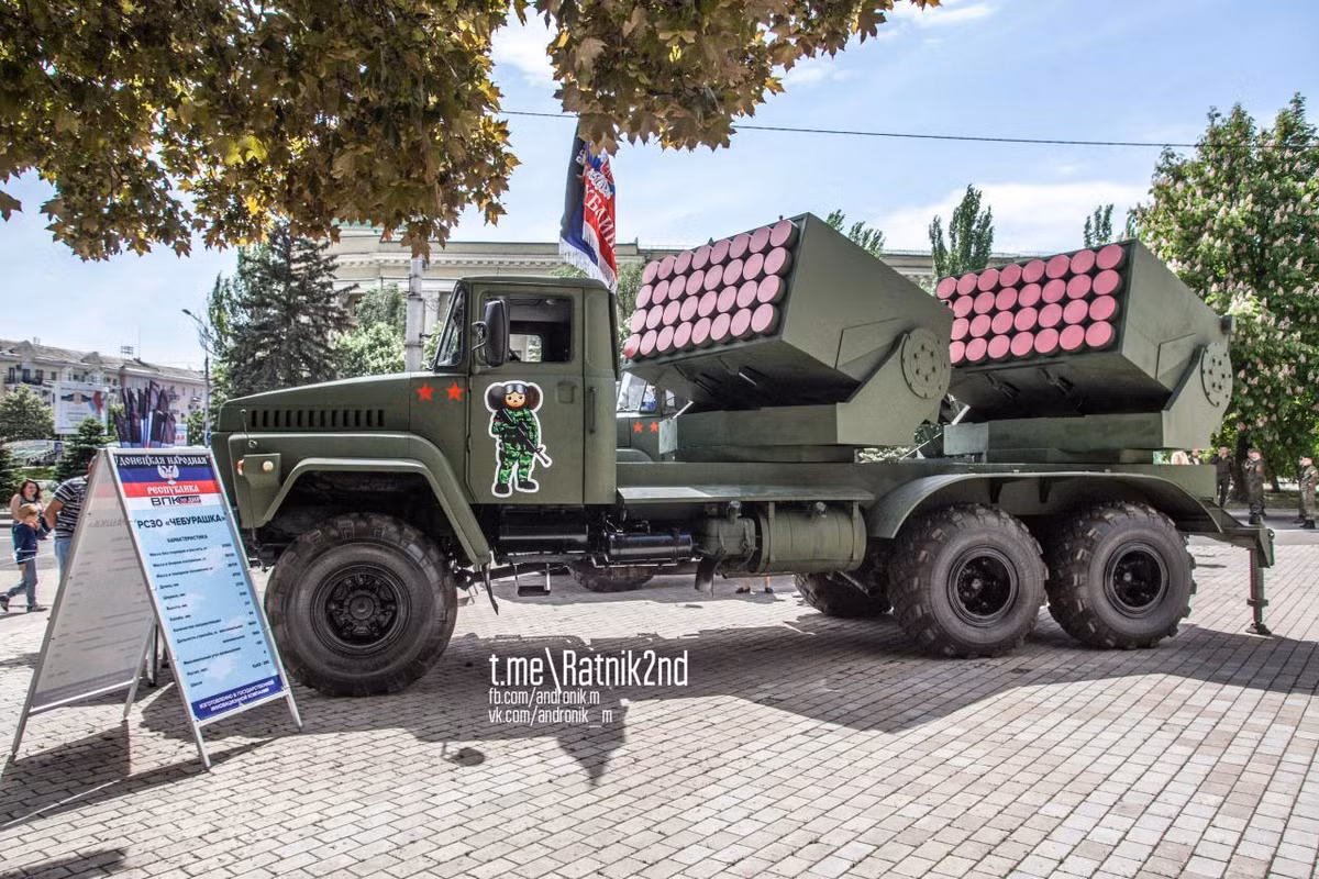 Phía lực lượng ly khai Ukraine khẳng định, tổ hợp pháo phản lực này rất hữu hiệu khi sử dụng để phản pháo tấn công lại các trận địa pháo cối của đối phương. Nguồn ảnh: Ratnik.