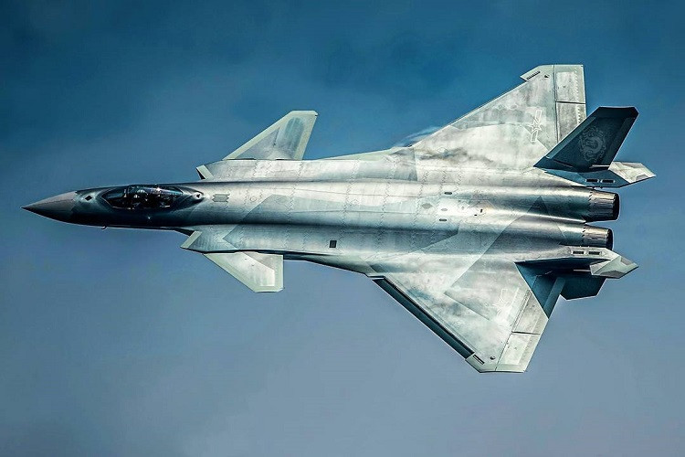 Kết luận lại, rõ ràng là Đài Loan đang gặp phải một bài toán cực kỳ khó khăn khi họ không thể tự bảo vệ được không phận của mình trước một loại vũ khí tinh vi như J-20. Điều này đồng nghĩa với việc sớm hay muộn, Đài Loan cũng sẽ phải "cập nhật" hệ thống vũ khí của mình hoặc nếu không sẽ phải dựa hẳn vào một cường quốc bên ngoài để bảo vệ được vùng trời của họ. Nguồn ảnh: BI.