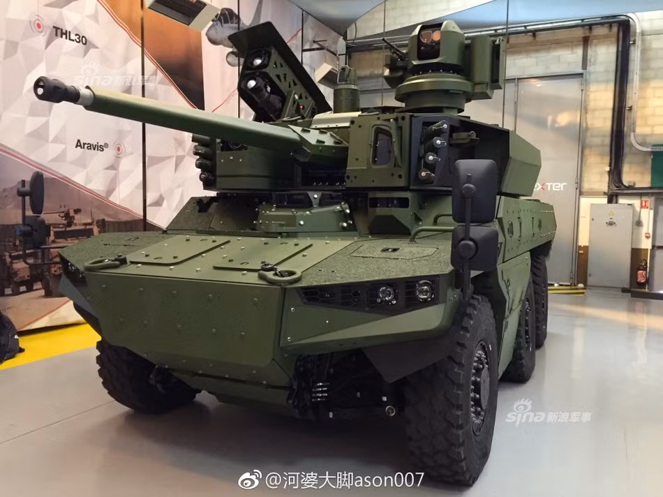 Theo thông tin được truyền thông Pháp đăng tải, mỗi chiếc EBRC Jaguar dự kiến sẽ có giá 1 triệu Euro. Đây được đánh giá là mức giá trung bình, không quá cao so với các loại phương tiện trinh sát bọc thép hiện đại ngày nay. Nguồn ảnh: Sina.