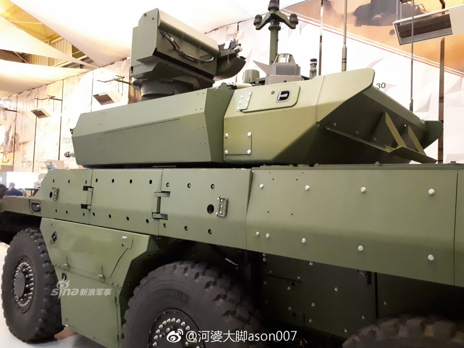 EBRC Jaguar sử dụng cơ cấu truyền động 6x6. Thông số chi tiết về động cơ của phương tiện này vẫn không được công bố tuy nhiên chắc chắn rằng, động cơ của EBRC Jaguar sẽ có công suất ít nhất khoảng 500 mã lực trở lên do EBRC Jaguar vốn dĩ đã có trọng lượng khá nặng. Nguồn ảnh: Sina.